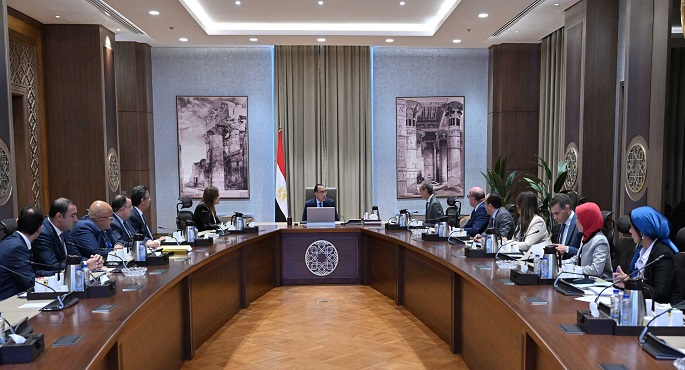 رئيس الوزراء يتابع موقف إجراءات فض التشابكات المالية بين بنك الاستثمار القومي وهيئة البريد