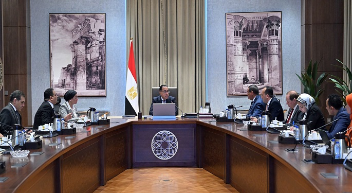 مدبولي يتابع تطوير منظومة إدارة المخلفات الصلبة بالمحافظات وخطة تحويل الأتوبيسات للغاز الطبيعي