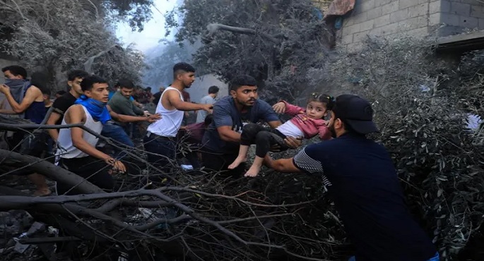 استشهاد 20 فلسطينيا إثر قصف الاحتلال مدرسة البراق في غزة