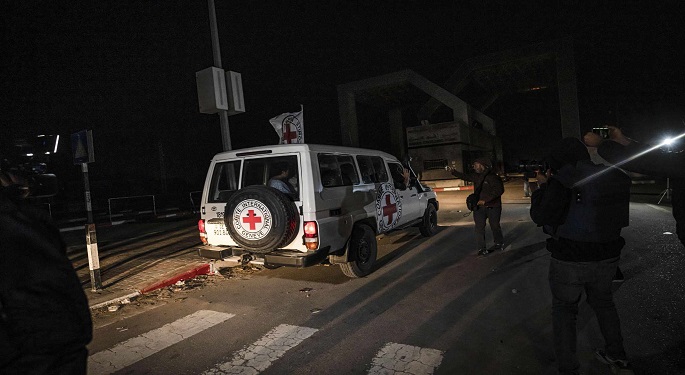 حماس تفرج عن 11 إسرائيلياً.. و33 فلسطينياً ينتظرون إطلاق سراحهم