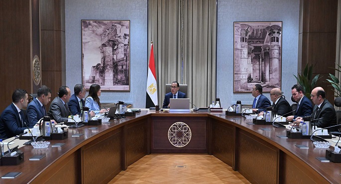 مدبولي يستعرض مع الرئيس التنفيذي لهيئة الاستثمار جهود جذب الاستثمارات الأجنبية لمصر