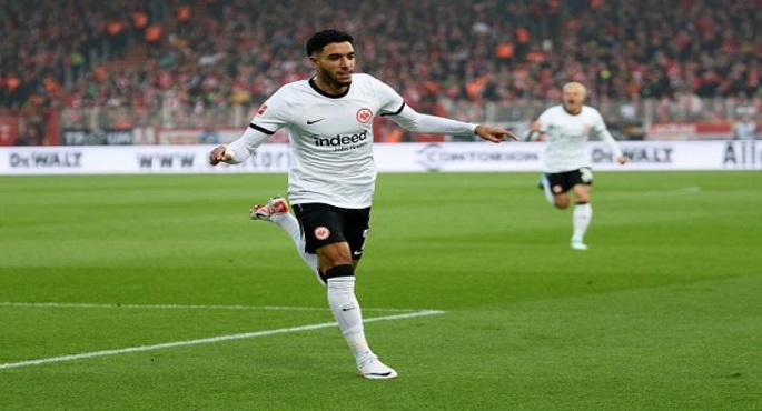 مرموش يسجل هدفين في فوز فريقه آينتراخت فرانكفورت على يونيون برلين في الدوري الألماني
