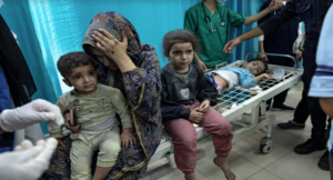 لومانيتيه الفرنسية : إسرائيل لازالت تحرم سكان غزة من العلاج الطبى