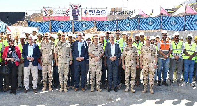 بالفيديو والصور .. القوات المسلحة تنفذ مشروع إطلاق المياه بالترعة المغذية لمشروع شرق الريف المصري بمنطقة توشكى