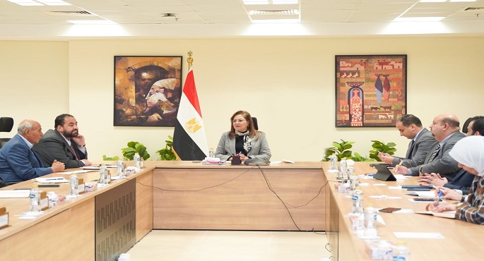 وزيرة التخطيط تبحث مع ممثلي القطاع الخاص تكرار نموذج مدارس أرض القرية الكونية
