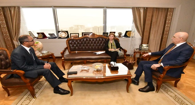 وزير الإسكان يشيد بالتعاون الوثيق مع بنك الاستثمار الأوروبي