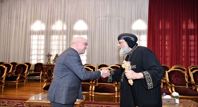 بالصور.. وزير الإسكان يلتقي البابا تواضروس الثاني لمتابعة موقف تنفيذ الكنائس فى المدن الجديدة
