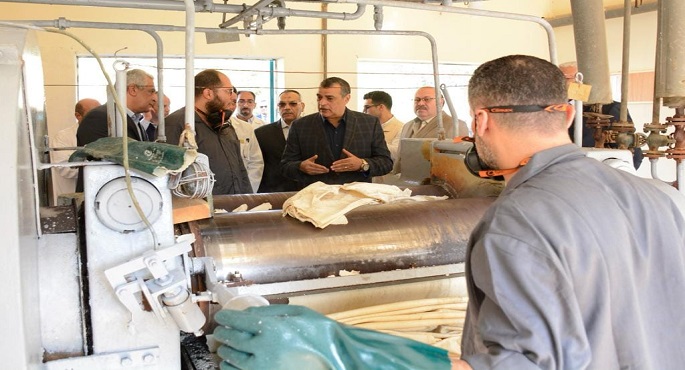 بالصور.. وزير الدولة للإنتاج الحربي في زيارة مفاجئة لشركة أبو زعبل للكيماويات المتخصصة