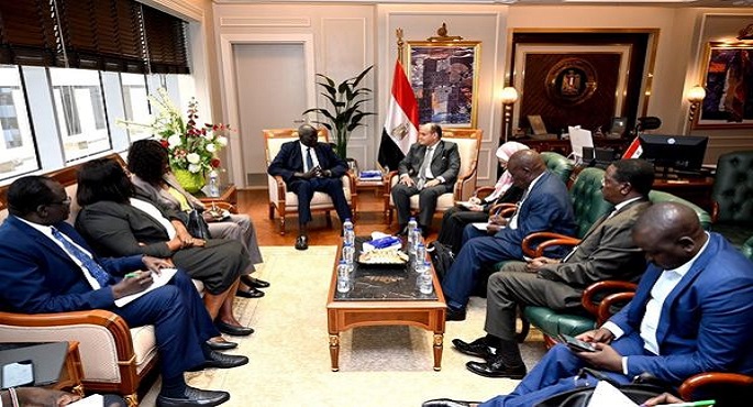 وزير الصناعة يبحث مع نظيره من جنوب السودان التعاون المشترك