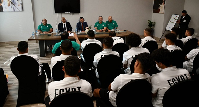 بالصور.. وزير الرياضة يزور لاعبي المنتخب الأولمبي لكرة القدم بمقر إقامتهم