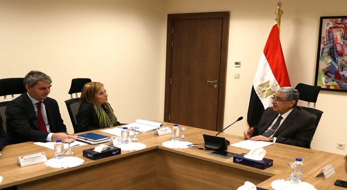 وزير الكهرباء يبحث مع بنك الاستثمار الأوروبي تعزيز التعاون خاصة بمشروعات الطاقة المتجددة