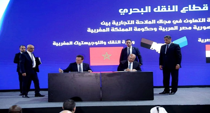وزير النقل ونظيره المغربي يوقعان على اتفاقية تعاون في مجالات السكك الحديد والسلامة البحرية