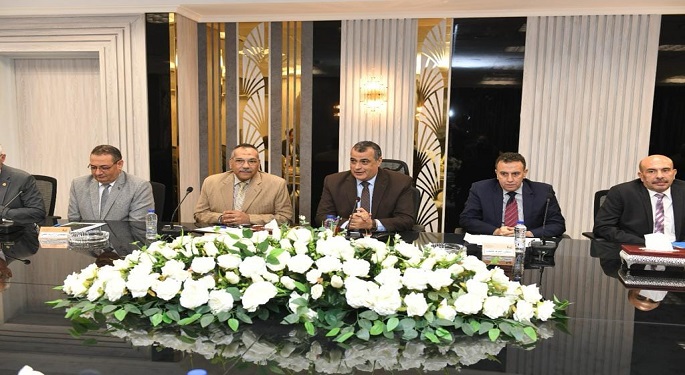 وزيرا الإنتاج الحربي والتنمية المحلية ومحافظ مطروح يبحثون تعزيز التعاون المشترك