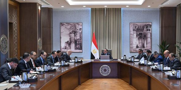 بالصور.. رئيس الوزراء يؤكد أهمية المتابعة المستمرة لمشروعات مطروح لما تتمتع به من طبيعة سياحية متميزة