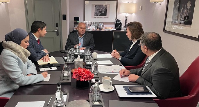 بالصور .. وزير النقل يبحث مع نائب شركة ألستوم العالمية الموقف التنفيذي لعدد من المشروعات المشتركة
