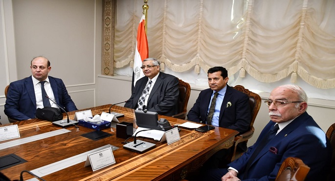 بالصور .. وزير الشباب ومستشار الرئيس لشئون الصحة يشهدان الاجتماع الوزاري الخاص بمشروع الجينوم المصري
