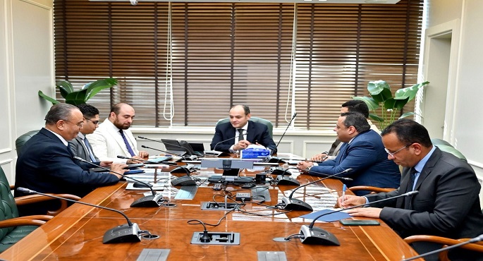 وزير التجارة والصناعة يلتقي مسؤولي مصنع “بيدو” لتصنيع المعامل التعليمية لكليات الهندسة والجامعات التكنولوجية