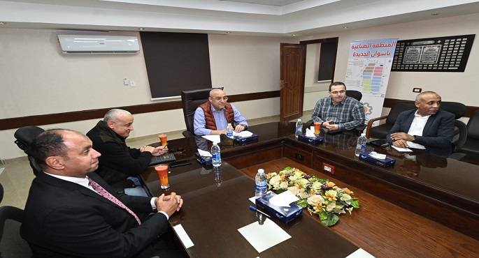 بالصور .. وزير الإسكان يلتقى أعضاء جمعية مستثمري أسوان ..ويستعرض موقف المشروعات التنموية بمدينة أسوان الجديدة