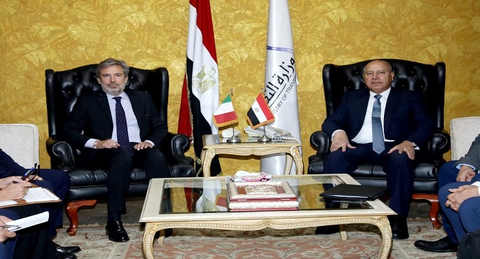 وزير النقل يبحث مع السفير الايطالي بالقاهرة آخر المستجدات الموعد النهائي لتسيير وافتتاح خط رورو سريع للحاصلات الزراعية