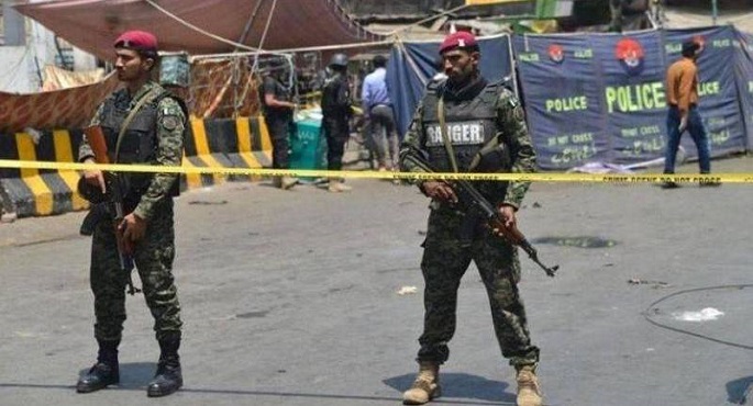 هجوم مسلح يودي بحياة 4 مسؤولين أمنيين في شمال غرب باكستان