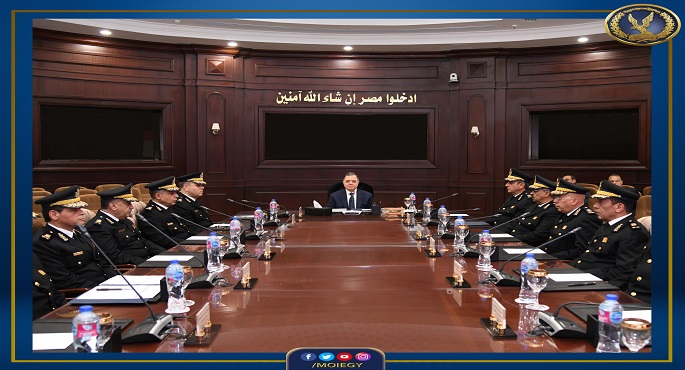 وزير الداخلية يعقد اجتماعا لمتابعة خطة تأمين الانتخابات الرئاسية وأعياد الميلاد