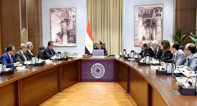 بالصور.. رئيس الوزراء يتابع موقف توطين الصناعات الطبية