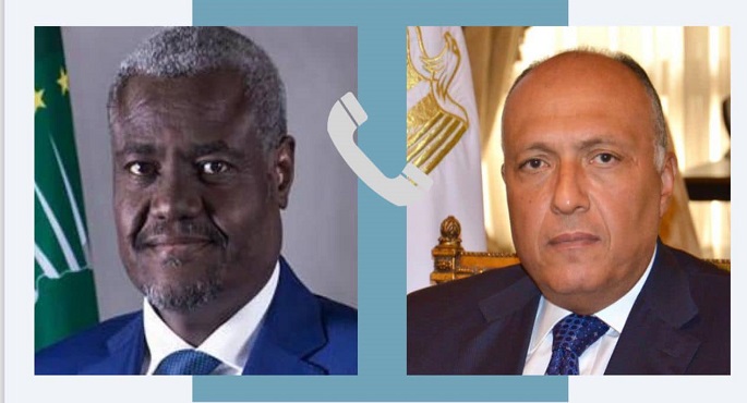 وزير الخارجية يجري اتصالا هاتفيا مع رئيس مفوضية الاتحاد الأفريقي