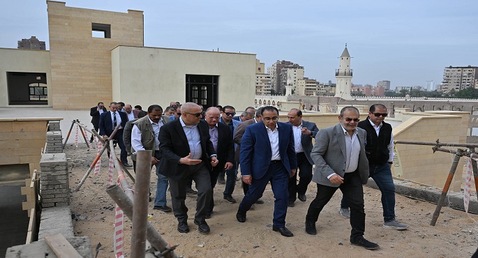 بالصور.. رئيس الوزراء يتفقد المنطقة الاستثمارية والمسرح المكشوف ومنطقة المطاعم والمولات التجارية بحدائق الفسطاط