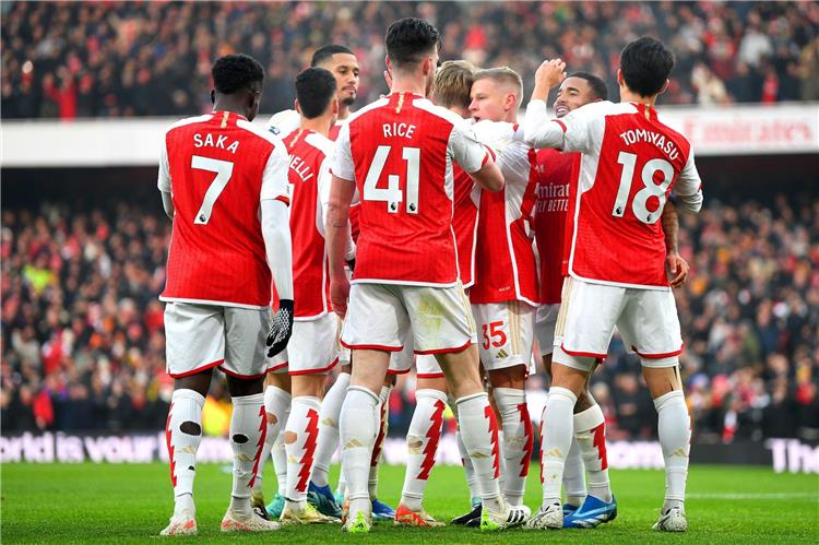 أرسنال يواجه بيرنلى وينتظر هدية بورنموث للتتويج بلقب الدورى الإنجليزى