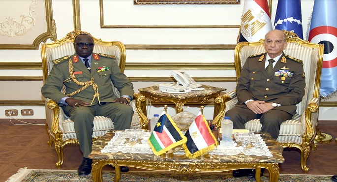 بالصور .. وزير الدفاع يلتقي وزير الدفاع وشئون المحاربين القدامى بجمهورية جنوب السودان