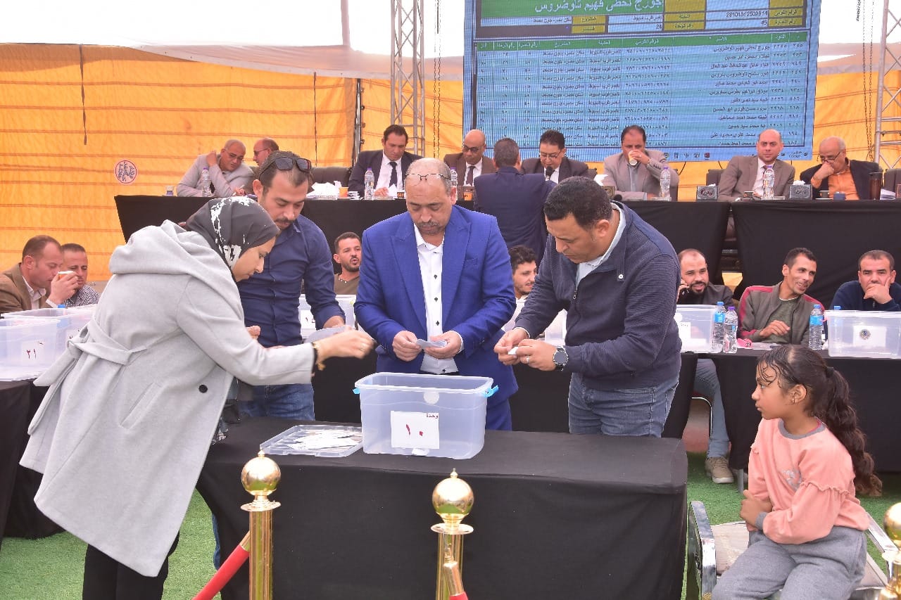 بالصور.. وزير الإسكان: إجراء القرعة العلنية بين المتقدمين لحجز وحدات سكن مصر بمدينة غرب أسيوط