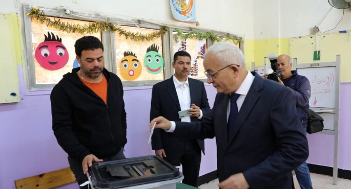 بالصور .. وزير التعليم يدلي بصوته في الانتخابات الرئاسية ويؤكد المشاركة حق وطني أصيل