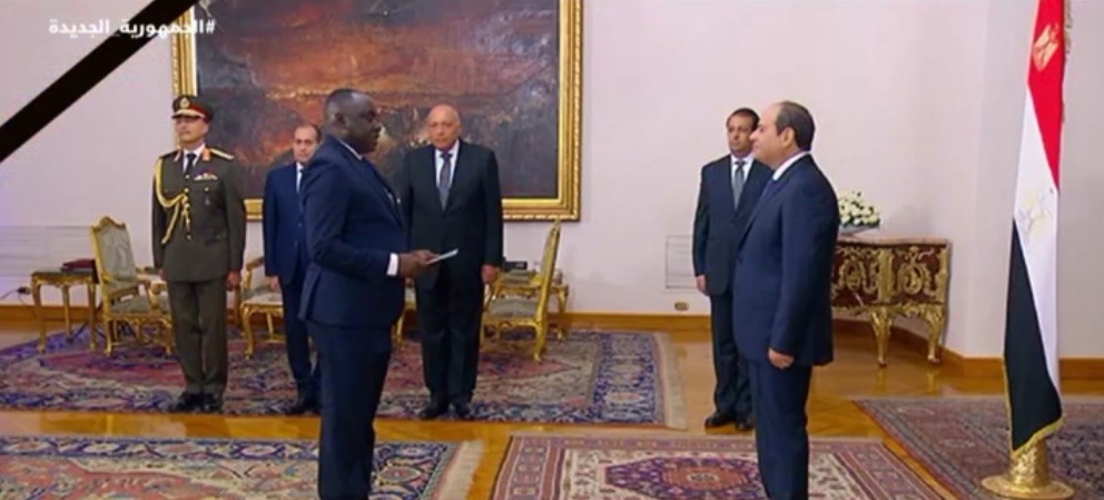بالفيديو .. الرئيس السيسي يتسلم أوراق اعتماد السفراء الجدد بالقاهرة