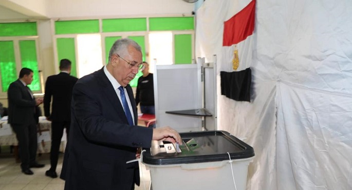 بالصور .. وزير الزراعة يدلي بصوته في الانتخابات الرئاسية ويدعو للمشاركة في اختيار رئيس مصر