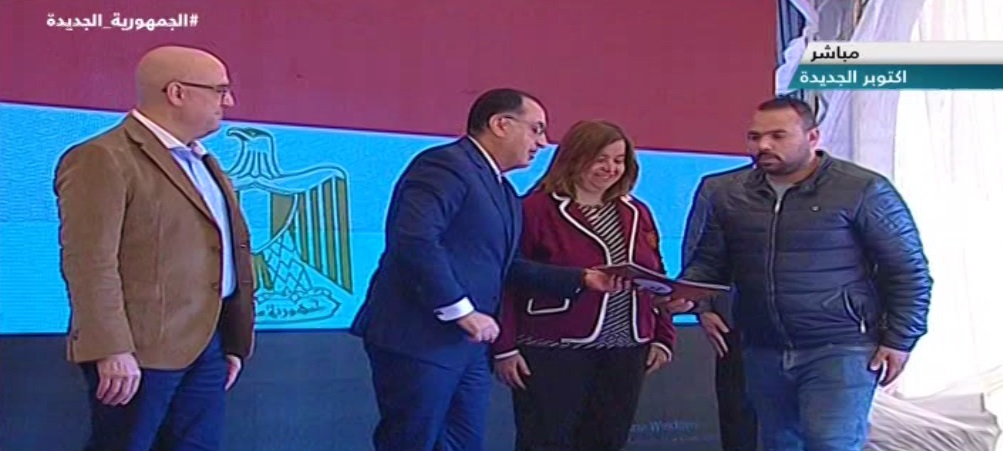 بالفيديو والصور..مدبولي يشهد تسليم عقود وحدات سكنية للمستحقين ضمن المبادرة الرئاسية”سكن لكل المصريين” بأكتوبر الجديدة
