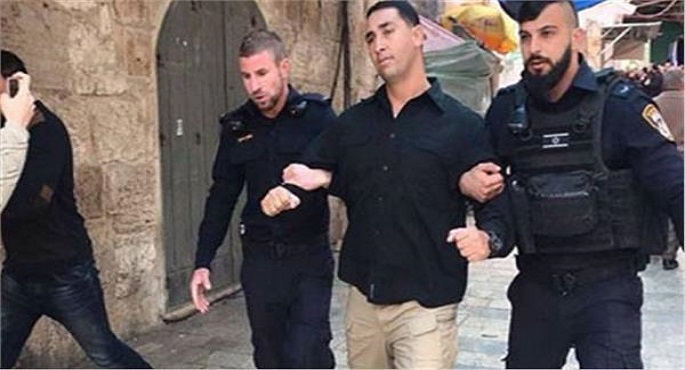 الاحتلال الإسرائيلي يعتقل حارسين للمسجد الأقصى ويفجر منزلاً في جنين بالضفة الغربية