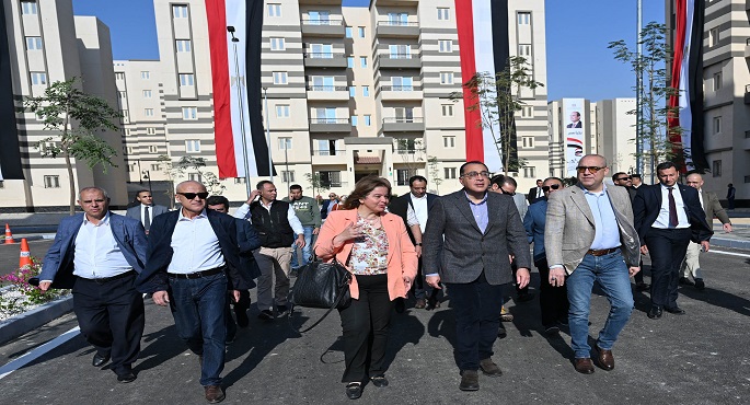 بالصور ..عقب جولته بمدينة “السادات”: رئيس الوزراء يتفقد ويسلم وحدات “سكن لكل المصريين” بمدينة حدائق أكتوبر