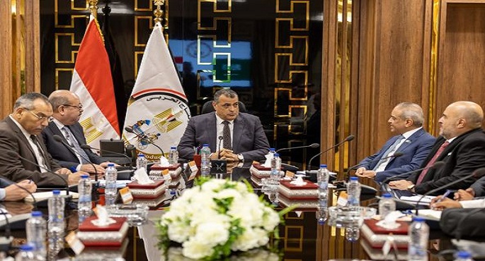 بالصور .. وزير الدولة للإنتاج الحربي يبحث مع وفد من مجموعة النافع السعودية سبل التعاون المشترك