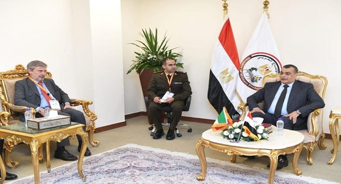 بالصور .. في معرض إيديكس،”وزير الدولة للإنتاج الحربي” يبحث مع “رئيس إدارة القوات الجوية اللوجستية الإيطالي” تعزيز التعاون المشترك