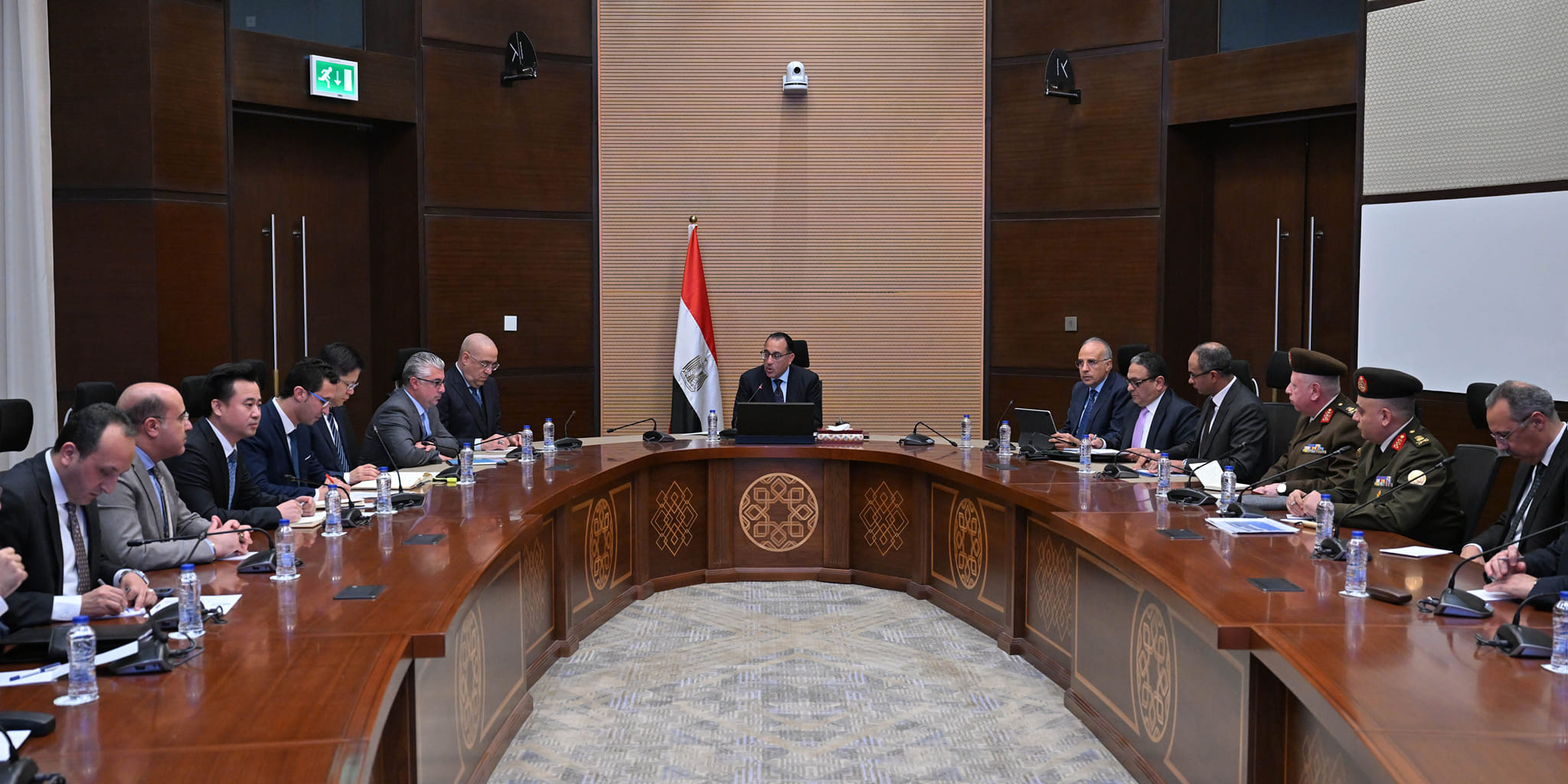رئيس الوزراء يستعرض مقترحا مقدما من شركة صينية للاستفادة من المياه المتخلفة عن مشروعات تحلية مياه البحر