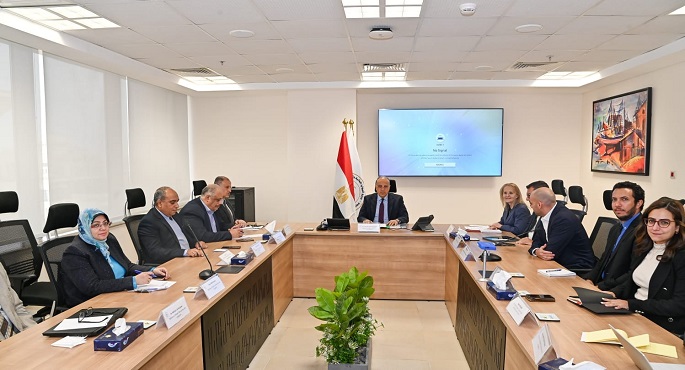 وزير الري يبحث مع مدير إدارة البنية التحتية ببنك التنمية الأوروبى مجالات التعاون