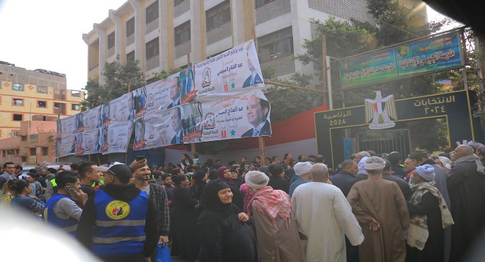 توافد الناخبين على مقار الاقتراع بالمحافظات للإدلاء بأصواتهم في اليوم الأول من الانتخابات الرئاسية