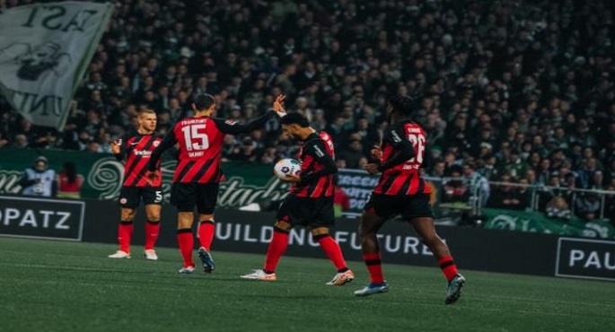 عمر مرموش يقود آينتراخت فرانكفورت لاكتساح بايرن ميونخ 5ـ1 في الدوري الألماني
