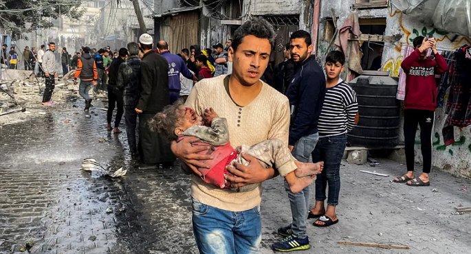 بعد عودة الحرب.. الأونروا تكشف الوضع الصحي والإنساني في غزة