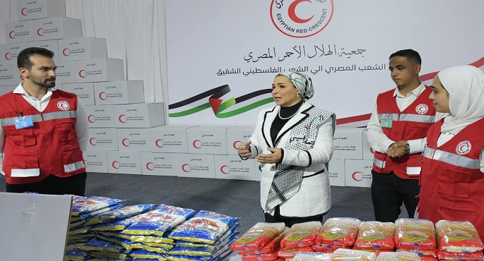 بالصور.. قرينة الرئيس تتفقد جهود الهلال الأحمر لدعم الأشقاء الفلسطينيين في غزة