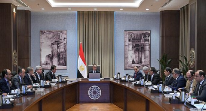 بالصور.. رئيس الوزراء يتابع جهود توفير الأدوية والمستلزمات الطبية بالمستشفيات