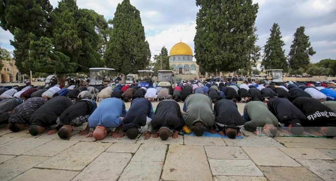30 ألفا يؤدون صلاة الجمعة في المسجد الأقصى