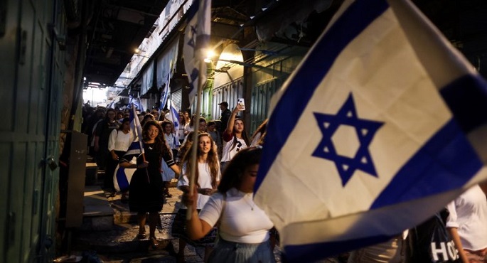المقاومة الفلسطينية: الاحتلال يقامر بحياة جنوده.. وآلاف الإسرائيليين يتظاهرون في تل أبيب