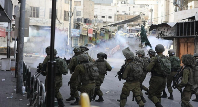مواجهات بين الفلسطينيين وقوات الاحتلال في مناطق مُتفرقة بالضفة الغربية