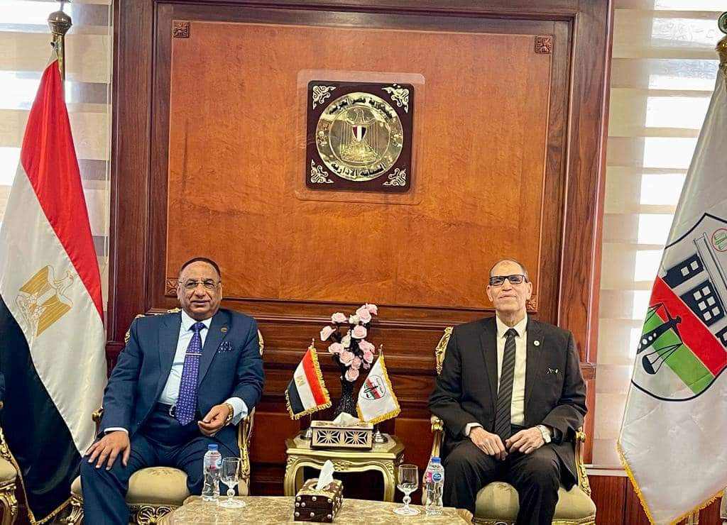 رئيس النيابة الإدارية يستقبل رئيس قضايا الدولة لتعزيز التعاون بين الهيئتين